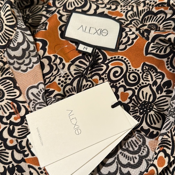 NWT Alexis Printed Romper - Picture 3 of 3